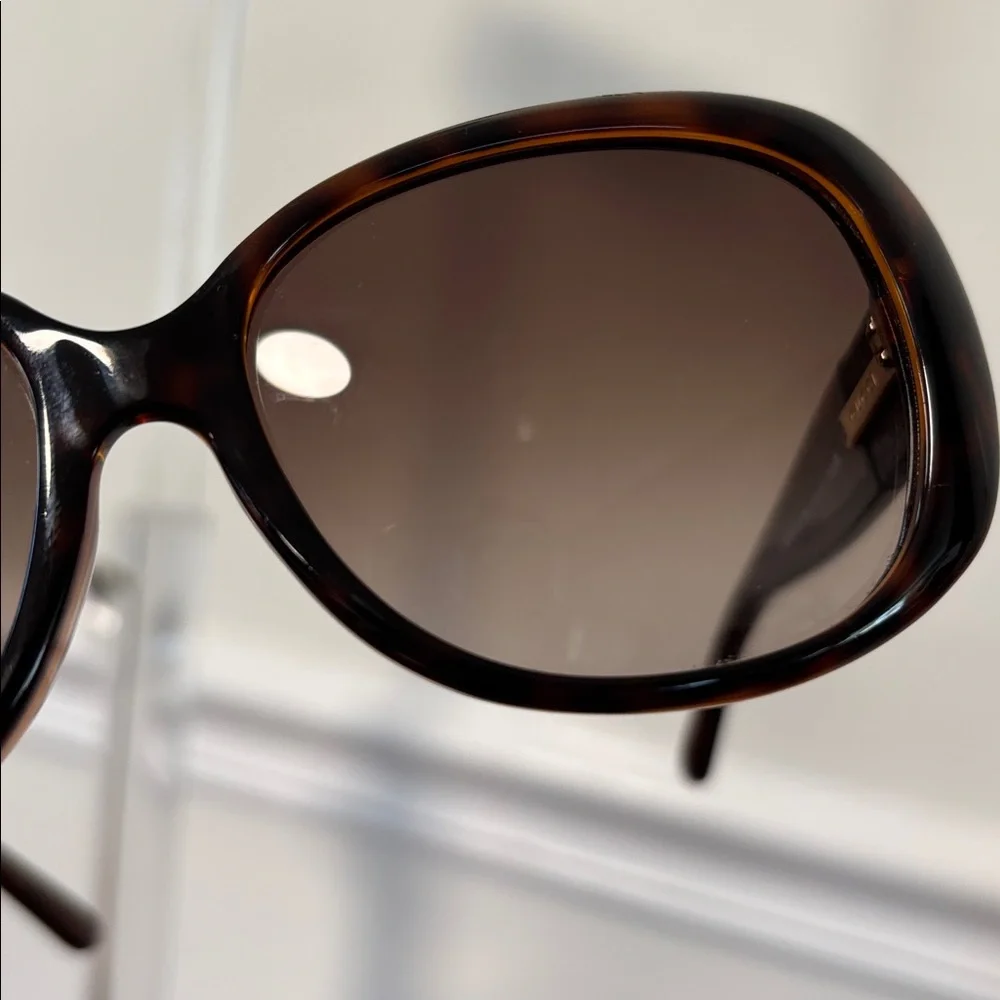 GUCCI SUNGLASSES FULL INCLUSION with Branded Case and dust cloth - Picture 7 of 16